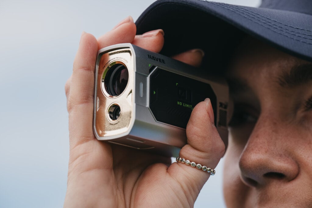 A close-up look at the NAVEE Mini rangefinder | Source: NAVEE